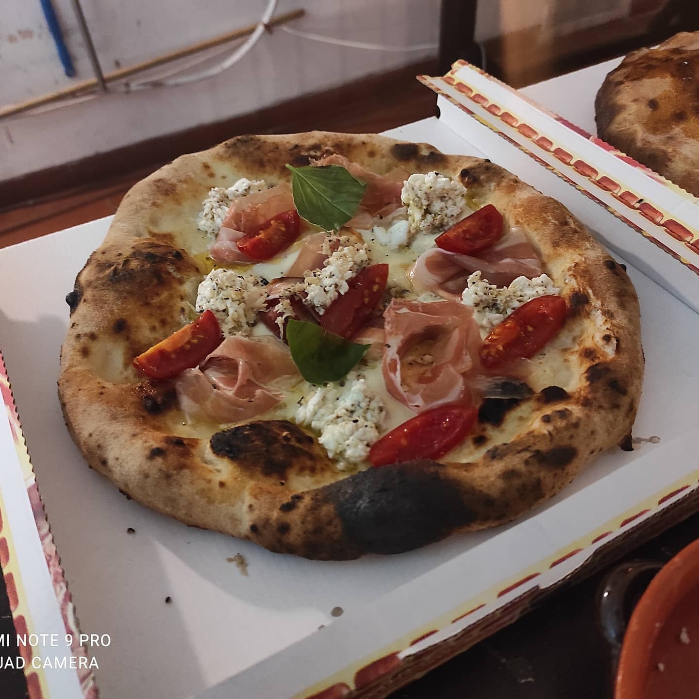   Pizza   Pomodorini e Crudo