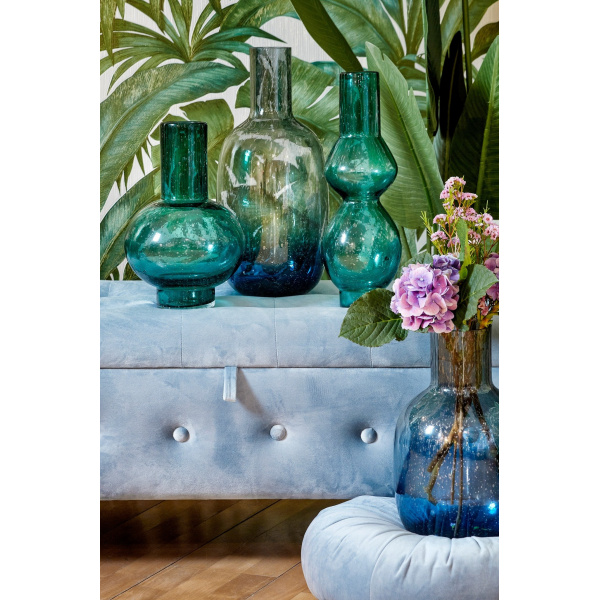 Portovenere è una delle nuove linee di vasi in vetro in pasta colore di Fade Maison. Ispirati ai colori del mare, caratterizzati da forme moderne e sapientemente lavorati