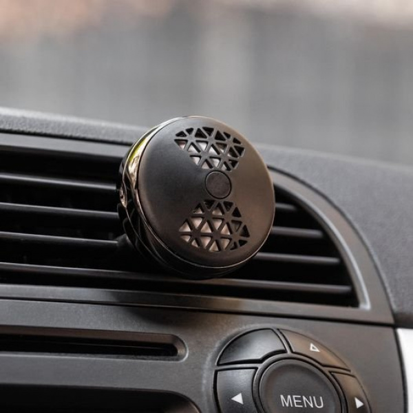 Diffusore per auto SMART 
Nuovo sistema brevettato, un dispositivo che vi permette di regolare l'intensità della profumazione nella vostra auto con 3 possibili posizioni: APERTO / PARZIALMENTE APERTO / CHIUSO.