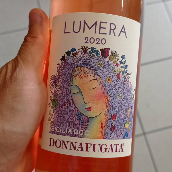 Donnafugata rosé.... Credo sia al momento il mio vino preferito.....provatelo anche voi .... Fresco per un bel aperitivo