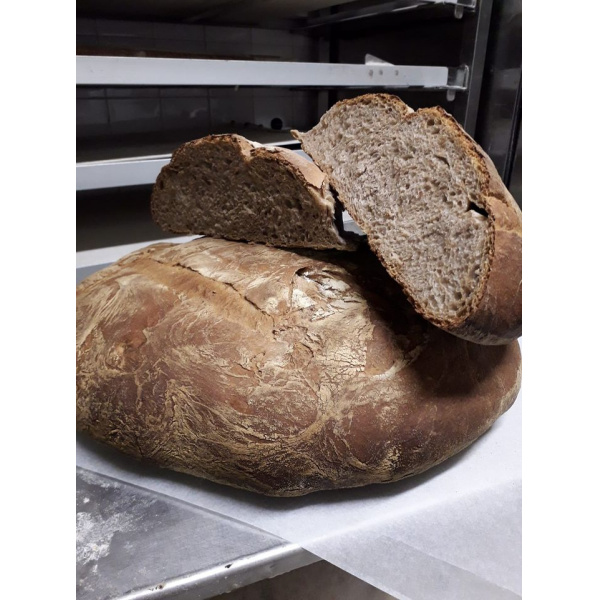 pane con farina tipo 2 macinata a pietra, con lievito madre di segale  18 ore di lievitazione