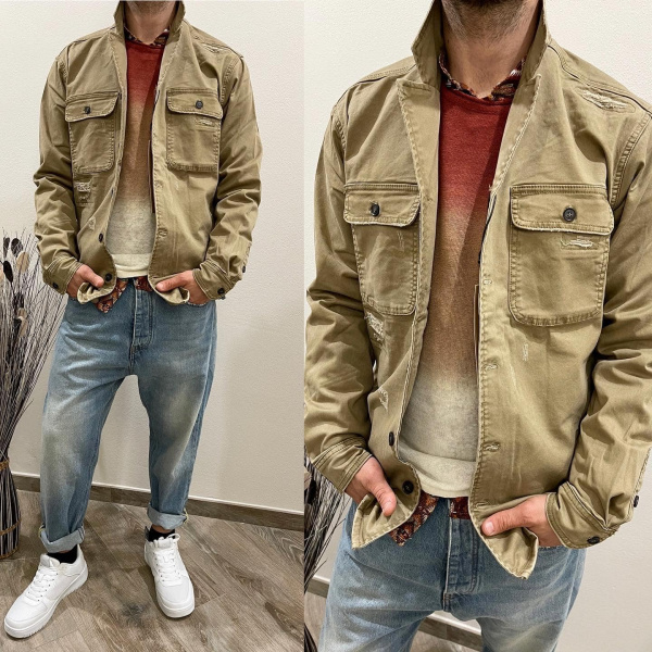 Coreana fantasia di Over-d  abbinata al denim pop di Displaj e al maglioncino bicolor di Gianni Lupo, per concludere jeans jacket safari