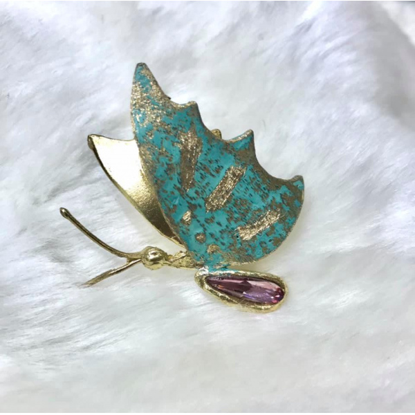 Anello farfalla in bronzo con cristallo swarovski. In vendita su www.monbijou.shop#monbijou.