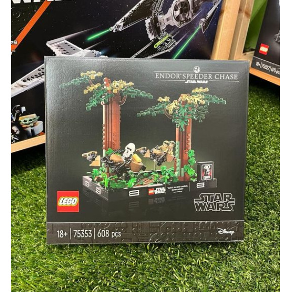 LEGO Star Wars 75353 Diorama Inseguimento con lo speeder su Endor €79,90