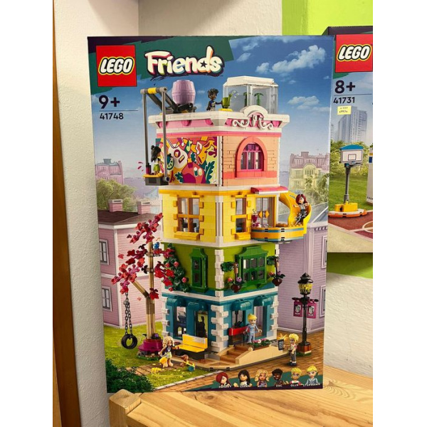 LEGO Friends 41748 Centro comunitario di Heartlake City