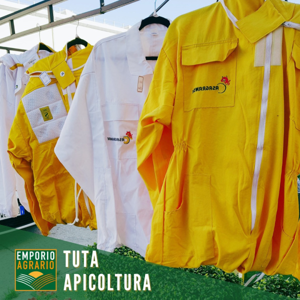 lavoriamo con le Api in Sicurezza.
Sapete benissimo che ogni lavoratore ha bisogno del vestito appropriato.
Il nostro compito è quello di selezionare i migliori produttori e proporvi le soluzioni specifiche per la vostra tutela.